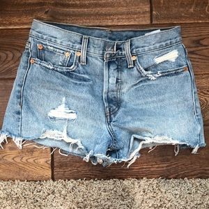 Levi cutoff Shorts